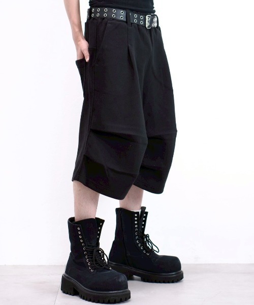 Chikashitsu +(チカシツプラス)の「【Chikashitsu +】volume tuck bermuda sweat pants (2color) / 【チカシツプラス】ボリュームタックバミューダスウェットパンツ(スウェットパンツ・メンズ・グレー/ブラック・ONE SIZE)」の16枚目の写真