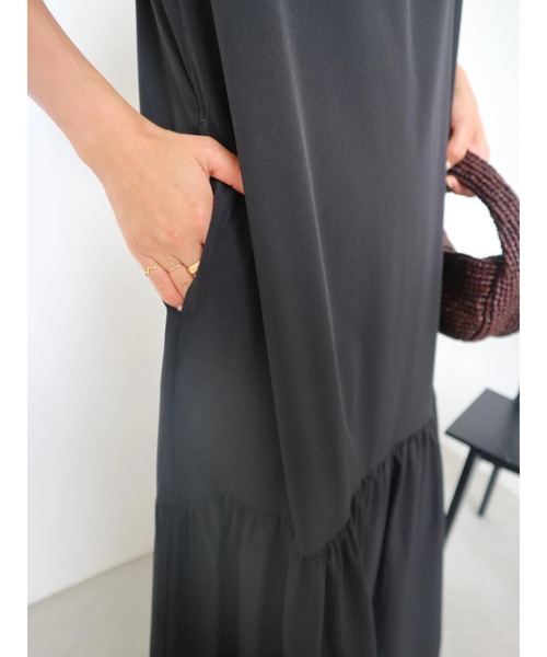 TRUNC(トランクエイティーエイト)の「Ice Touch Keyneck 2Way Dress(ワンピース・レディース・ベージュ/ブラック・FREE)」の10枚目の写真