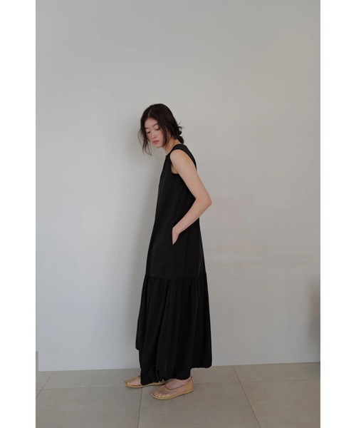 TRUNC(トランクエイティーエイト)の「Ice Touch Keyneck 2Way Dress(ワンピース・レディース・ベージュ/ブラック・FREE)」の4枚目の写真