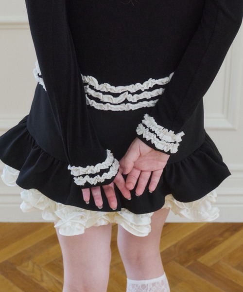 idem（イデム）の「whip frill tops / 配色フリルメロウカットソー（Tシャツ/カットソー・レディース・グレー/ブラック・FREE）」の3枚目の写真