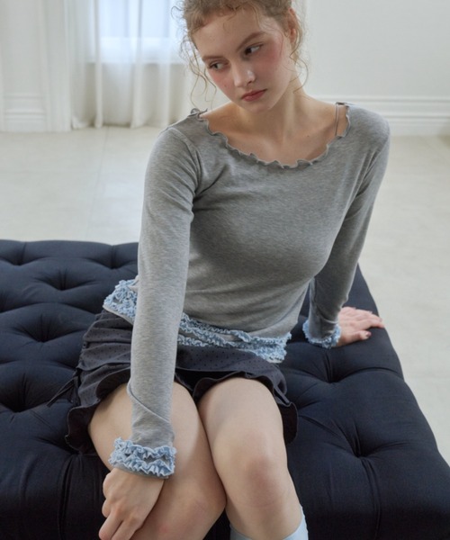 idem（イデム）の「whip frill tops / 配色フリルメロウカットソー（Tシャツ/カットソー・レディース・グレー/ブラック・FREE）」の18枚目の写真