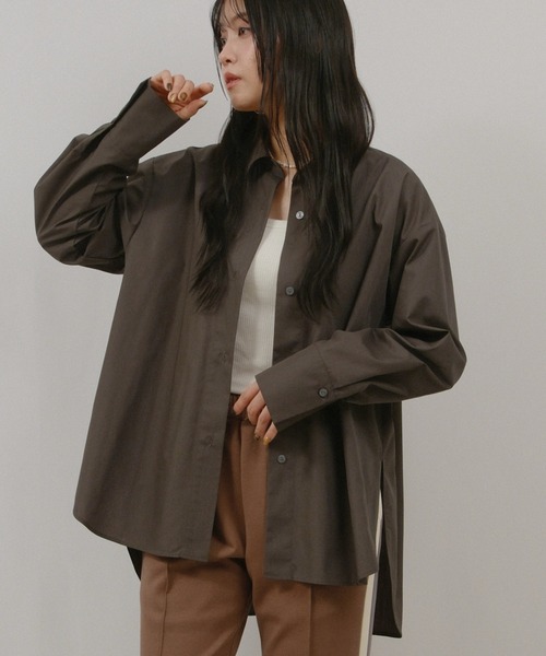palm RICHE（ポームリシュ）の「ベーシックSH（シャツ/ブラウス・レディース・チャコールグレー/ブラウン/オフホワイト/サックスブルー/ブラック・M）」の4枚目の写真