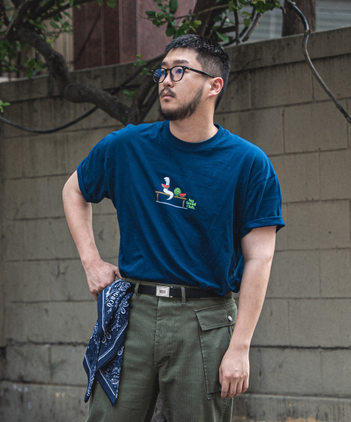 NET SOCIAL CLUB(ネットソーシャルクラブ)の「終末の蛇 ウォーターメロン グラフィック 半袖Tシャツ (ダークブルー)(Tシャツ/カットソー・レディース・その他・MEDIUM/LARGE/X-LARGE/SMALL)」の1枚目の写真