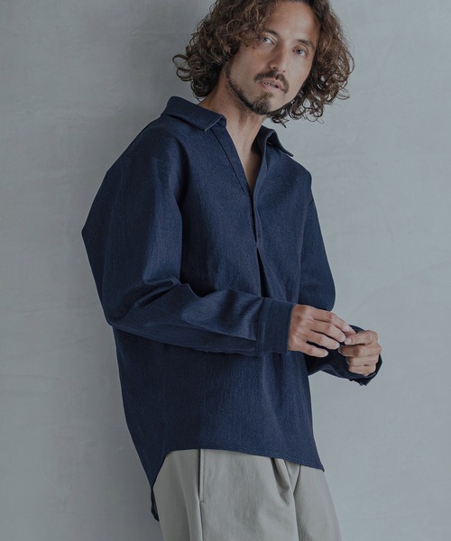 Magine(マージン)の「ms6582-Refined Stretch Denim Skipper Pullover Shirt スキッパープルオーバーシャツ(MGN-263-002)(シャツ/ブラウス・メンズ・ブラック/ダークインディゴブルー/ワンウォッシュ・44/46/48)」の1枚目の写真