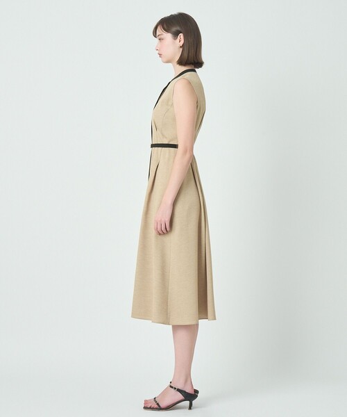 ANAYI(アナイ)の「スラブリネンライクバイカラーワンピース(ワンピース・レディース・ベージュ/ブラック・38/36)」の18枚目の写真