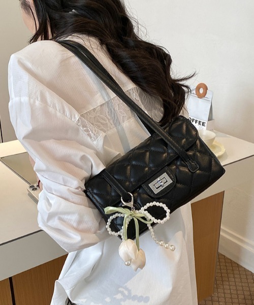 mebole(メボレ)の「quilting square shoulder bag(ショルダーバッグ・レディース・ホワイト/ブルー/ピンク/ブラック・FREE)」の17枚目の写真