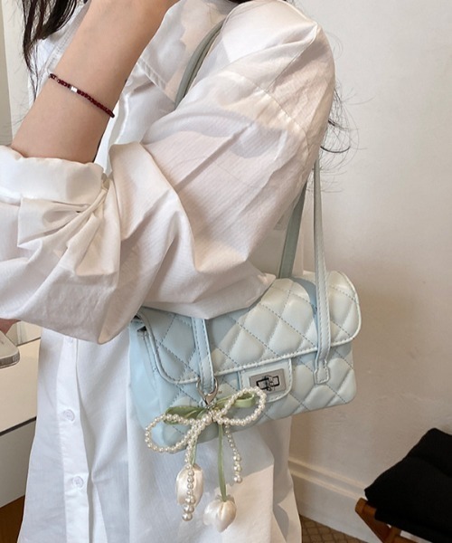 mebole(メボレ)の「quilting square shoulder bag(ショルダーバッグ・レディース・ホワイト/ブルー/ピンク/ブラック・FREE)」の20枚目の写真
