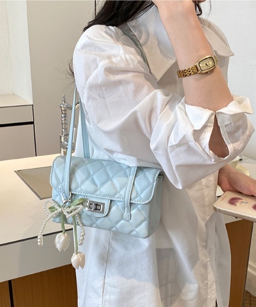 mebole(メボレ)の「quilting square shoulder bag(ショルダーバッグ・レディース・ホワイト/ブルー/ピンク/ブラック・FREE)」の21枚目の写真