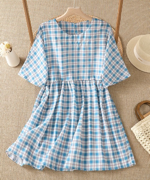 LUCPY(ラクピー)の「チェック柄ティアードミニワンピース(ワンピース・レディース・ブルー・MEDIUM/LARGE/X-LARGE/XX-LARGE)」の1枚目の写真