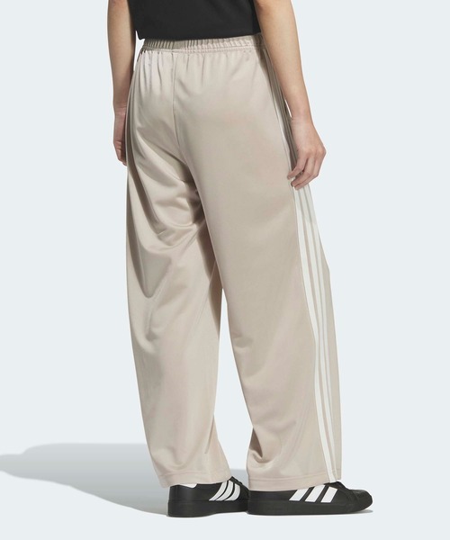 adidas(アディダス)の「トリコット ルーズフィット ストレートレッグ オープンヘムパンツ / アディダス adidas(その他パンツ・レディース・ベージュ・XX-LARGE/LARGE/MEDIUM/SMALL/X-LARGE/X-SMALL)」の2枚目の写真