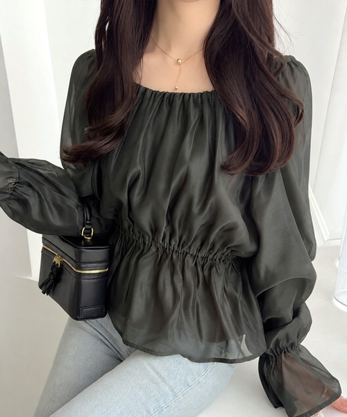 mily bilet（ミウィビレット）の「【mily bilet】シアー×ペプラムで、大人可愛く。キャンディスリーブシアーギャザーペプラムブラウス (長袖) (シアー)（シャツ/ブラウス・レディース・チャコール/ブラウン/アイボリー・LARGE/X-LARGE/MEDIUM/SMALL）」の2枚目の写真