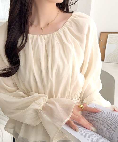 mily bilet（ミウィビレット）の「【mily bilet】シアー×ペプラムで、大人可愛く。キャンディスリーブシアーギャザーペプラムブラウス (長袖) (シアー)（シャツ/ブラウス・レディース・チャコール/ブラウン/アイボリー・LARGE/X-LARGE/MEDIUM/SMALL）」の5枚目の写真