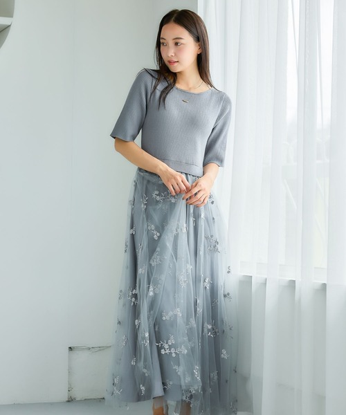 mysty woman(ミスティウーマン)の「チュール刺繍ニットワンピース5分袖 1081512(ワンピース・レディース・グレイッシュブルー/ブラック/アイボリー・FREE)」の5枚目の写真