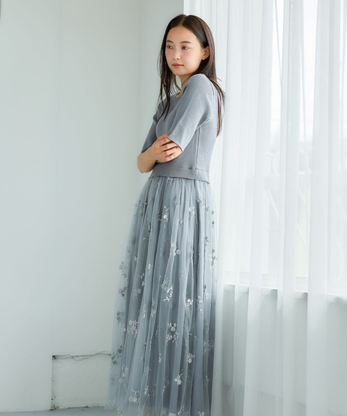 mysty woman(ミスティウーマン)の「チュール刺繍ニットワンピース5分袖 1081512(ワンピース・レディース・グレイッシュブルー/ブラック/アイボリー・FREE)」の6枚目の写真