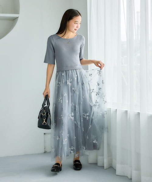 mysty woman(ミスティウーマン)の「チュール刺繍ニットワンピース5分袖 1081512(ワンピース・レディース・グレイッシュブルー/ブラック/アイボリー・FREE)」の7枚目の写真