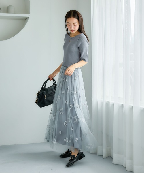 mysty woman(ミスティウーマン)の「チュール刺繍ニットワンピース5分袖 1081512(ワンピース・レディース・グレイッシュブルー/ブラック/アイボリー・FREE)」の8枚目の写真