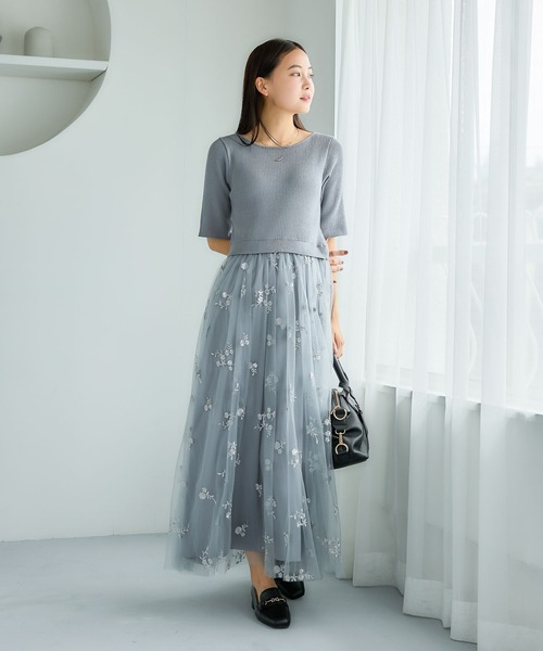 mysty woman(ミスティウーマン)の「チュール刺繍ニットワンピース5分袖 1081512(ワンピース・レディース・グレイッシュブルー/ブラック/アイボリー・FREE)」の9枚目の写真