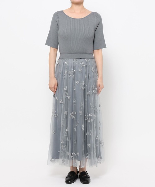 mysty woman(ミスティウーマン)の「チュール刺繍ニットワンピース5分袖 1081512(ワンピース・レディース・グレイッシュブルー/ブラック/アイボリー・FREE)」の17枚目の写真
