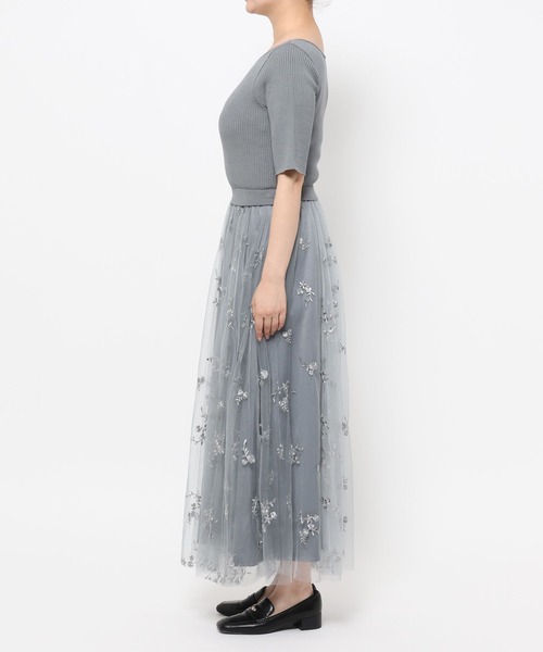 mysty woman(ミスティウーマン)の「チュール刺繍ニットワンピース5分袖 1081512(ワンピース・レディース・グレイッシュブルー/ブラック/アイボリー・FREE)」の18枚目の写真