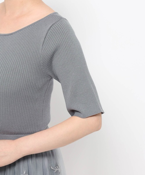 mysty woman(ミスティウーマン)の「チュール刺繍ニットワンピース5分袖 1081512(ワンピース・レディース・グレイッシュブルー/ブラック/アイボリー・FREE)」の21枚目の写真