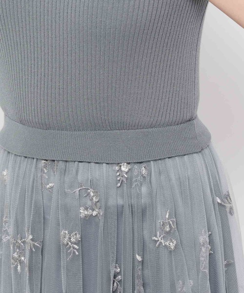 mysty woman(ミスティウーマン)の「チュール刺繍ニットワンピース5分袖 1081512(ワンピース・レディース・グレイッシュブルー/ブラック/アイボリー・FREE)」の22枚目の写真