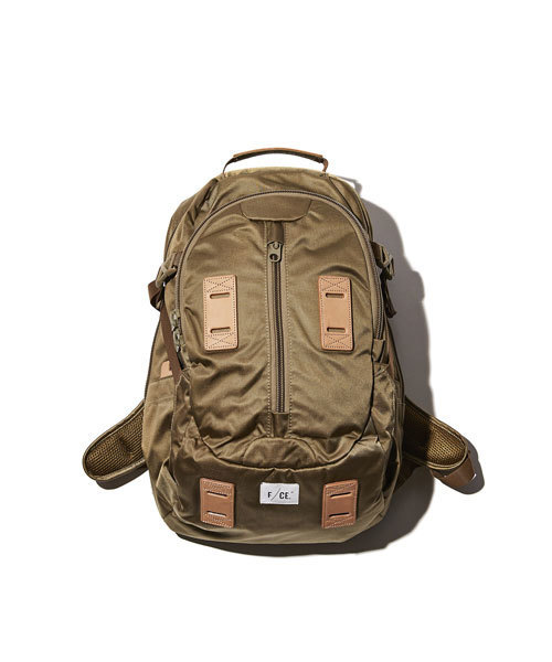 F/CE. (エフシーイー)の「F/CE. SATIN TRAVEL BP / エフシーイー サテントラベルバックパック(バックパック/リュック・メンズ・キャメル/ブラック/オリーブ/ネイビー/タン/グレー・FREE)」の4枚目の写真