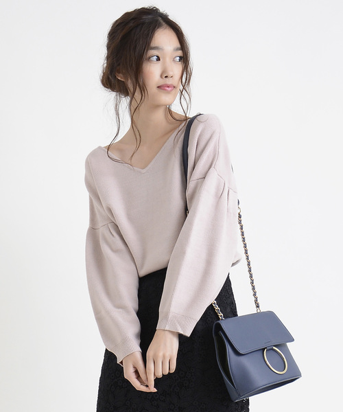 amelier MAJESTIC LEGON（アメリエルマジェスティックレゴン）の「【雑誌掲載】袖ボリュームプルオーバー（ニット/セーター・レディース・ピンクベージュ/オフホワイト/モカ/キャメル/ライトグレー/サックスブルー/ブラック/ライトピンク/アイボリー・FREE）」の8枚目の写真