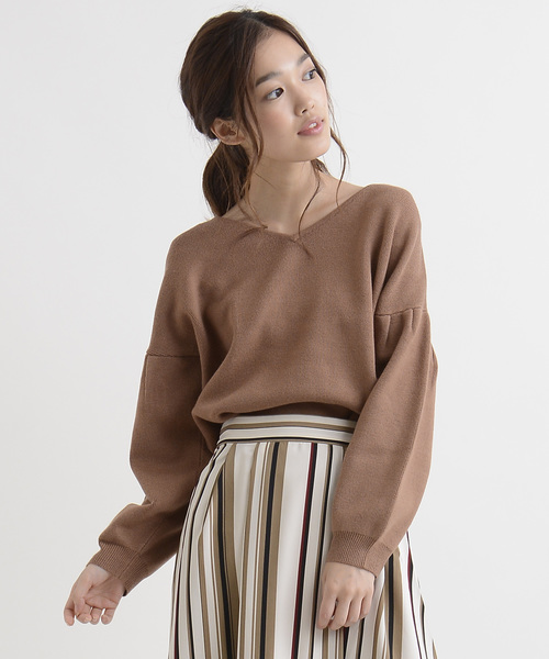 amelier MAJESTIC LEGON（アメリエルマジェスティックレゴン）の「【雑誌掲載】袖ボリュームプルオーバー（ニット/セーター・レディース・ピンクベージュ/オフホワイト/モカ/キャメル/ライトグレー/サックスブルー/ブラック/ライトピンク/アイボリー・FREE）」の6枚目の写真