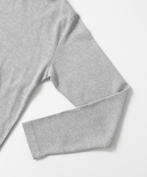 SENSE OF PLACE by URBAN RESEARCH(センスオブプレイスバイアーバンリサーチ)の「ワッフルタートルネックロングTシャツ(Tシャツ/カットソー・メンズ・ベージュ/ホワイト/グレー・MEDIUM/LARGE)」の5枚目の写真