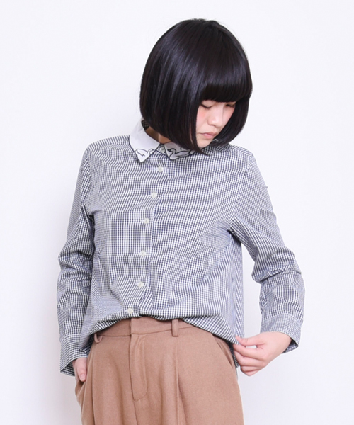 POU DOU DOU（プードゥドゥ）の「スワン刺繍シャツ（シャツ/ブラウス・レディース・ブラウン/ブラック/オフホワイト/ブルー/ネイビー・3）」の5枚目の写真