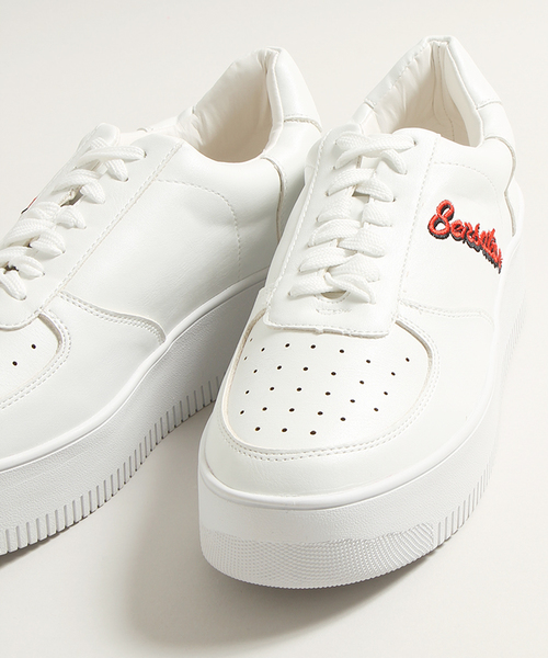 WEGO（ウィゴー）の「WEGO/厚底ロゴスニーカー（スニーカー・レディース・ホワイト/ブラック/シルバー・LARGE/MEDIUM）」の2枚目の写真