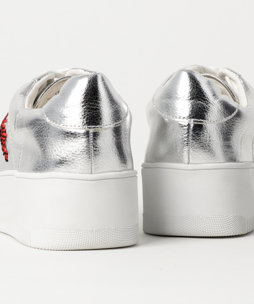 WEGO（ウィゴー）の「WEGO/厚底ロゴスニーカー（スニーカー・レディース・ホワイト/ブラック/シルバー・LARGE/MEDIUM）」の12枚目の写真