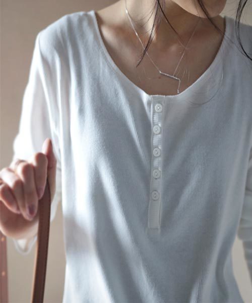 antiqua（アンティカ）の「ヘンリーネックリブロンＴ（Tシャツ/カットソー・レディース・ホワイト/オートミール/ネイビー/杢グレー/ブラック・M）」の2枚目の写真