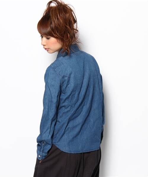 Khaju（カージュ）の「◆Khaju:デニムシャツ（シャツ/ブラウス・レディース・ライトブルー/ブルー/サックスブルー・ONE SIZE）」の6枚目の写真