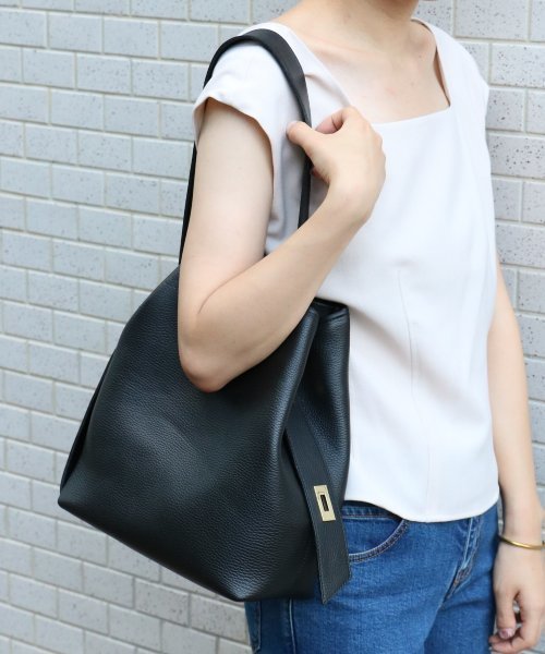 VIOLAd'ORO（ヴィオラドーロ）の「【WEB限定】VIOLA d'OROショルダーバッグ（ショルダーバッグ・レディース・ブラック/ベージュ・FREE）」の2枚目の写真