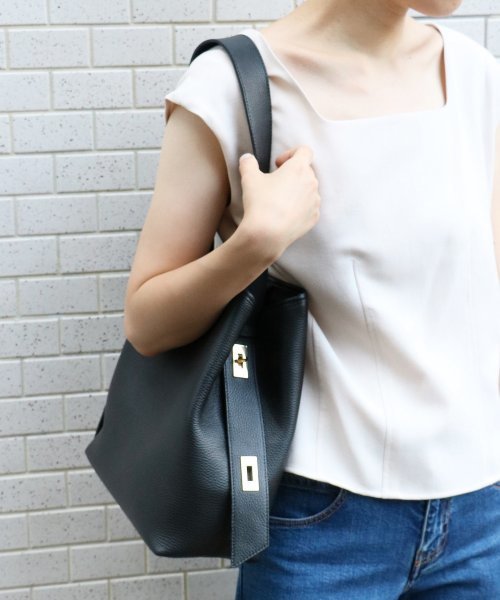 VIOLAd'ORO（ヴィオラドーロ）の「【WEB限定】VIOLA d'OROショルダーバッグ（ショルダーバッグ・レディース・ブラック/ベージュ・FREE）」の4枚目の写真