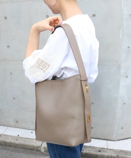 VIOLAd'ORO（ヴィオラドーロ）の「【WEB限定】VIOLA d'OROショルダーバッグ（ショルダーバッグ・レディース・ブラック/ベージュ・FREE）」の7枚目の写真