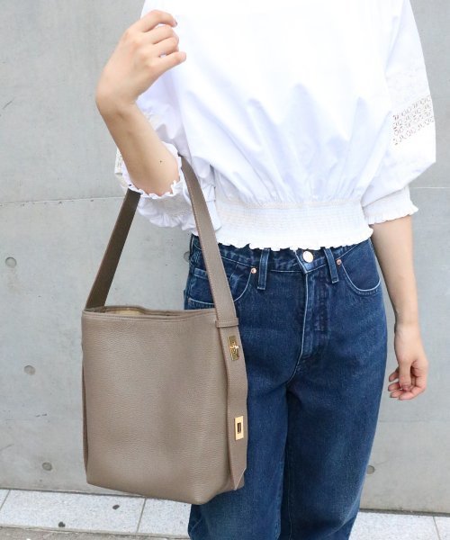 VIOLAd'ORO（ヴィオラドーロ）の「【WEB限定】VIOLA d'OROショルダーバッグ（ショルダーバッグ・レディース・ブラック/ベージュ・FREE）」の8枚目の写真