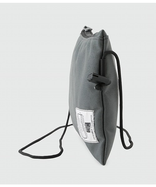 ADAM ET ROPE'（アダムエロペ）の「Samuel Halbers サコッシュ/UNISEX（ショルダーバッグ・メンズ・ブラック/スミクロ/グリーン系その他2/ブルー系その他4/ネイビー/オレンジ/グリーン系その他・FREE）」の18枚目の写真