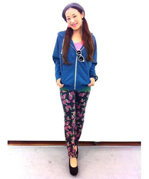 Kastane（カスタネ）の「スキニーパンツ（その他パンツ・レディース・インディゴブルー/ケミカルウォッシュ/ターコイズブルー/レッド/サンドベージュ/ブラック/イエロー/ベージュ/ピンク/ブルー/アニマル/その他1・SMALL/MEDIUM）」の16枚目の写真