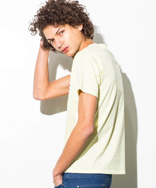 AZ by junhashimoto（エーゼイ バイ ジュンハシモト）の「AZ by junhashimoto(エーゼイ バイ ジュンハシモト)プリントＴシャツ（Tシャツ/カットソー・メンズ・オフホワイト/ピンク/ライトイエロー・LARGE/MEDIUM/SMALL/X-LARGE）」の5枚目の写真