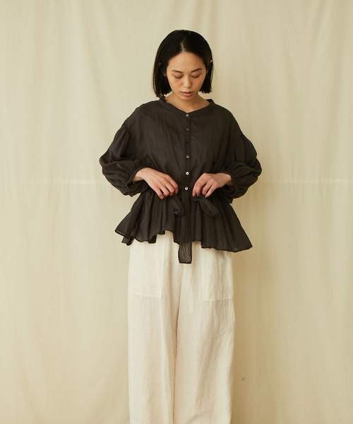 IKKUNA(イクナ)の「puff-sleeve blouse(シャツ/ブラウス・レディース・ナチュラル/コバルトブルー/コーラルピンク/チャコールグレー/ホワイト・1)」の7枚目の写真
