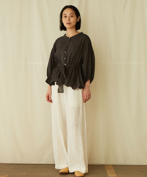 IKKUNA(イクナ)の「puff-sleeve blouse(シャツ/ブラウス・レディース・ナチュラル/コバルトブルー/コーラルピンク/チャコールグレー/ホワイト・1)」の8枚目の写真