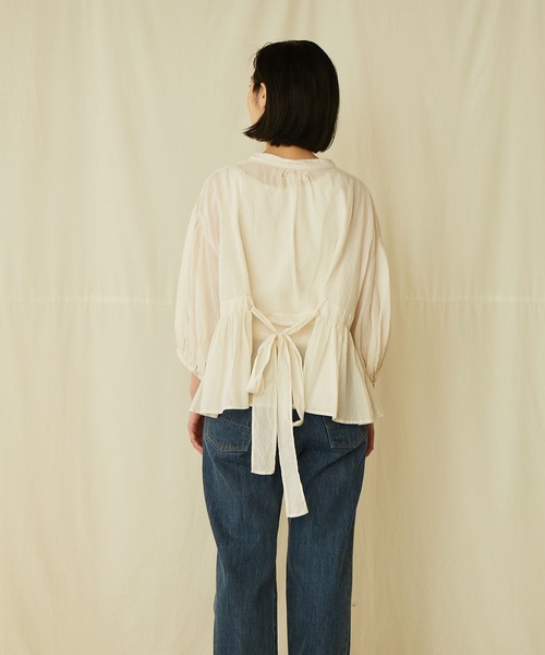IKKUNA(イクナ)の「puff-sleeve blouse(シャツ/ブラウス・レディース・ナチュラル/コバルトブルー/コーラルピンク/チャコールグレー/ホワイト・1)」の14枚目の写真