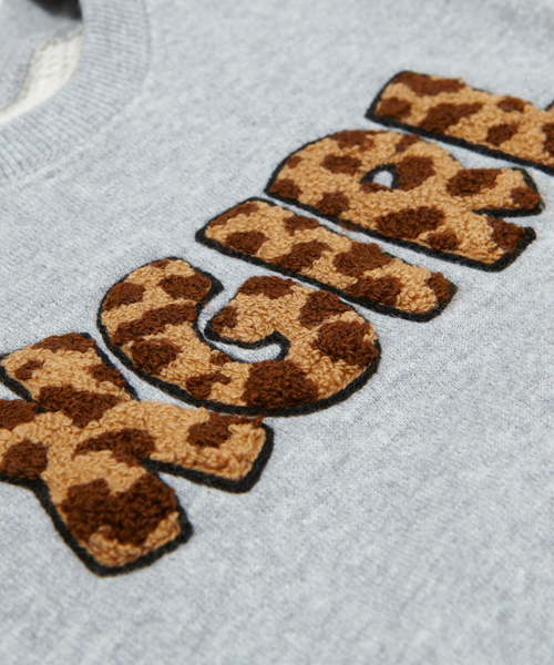 X-girl Stages（エックスガールステージス）の「PATCHED CREW SWEAT （4T～7T）（スウェット・キッズ・ブラック/アッシュ/グリーン/ピンク・4T/5T/6T/7T）」の5枚目の写真