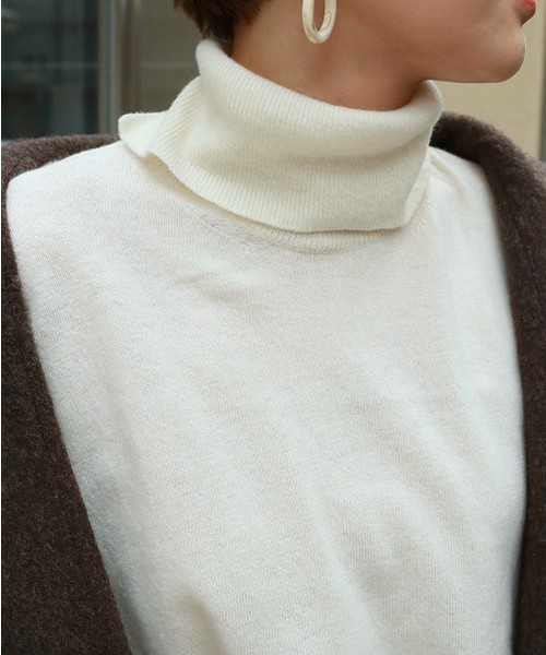 TODAYFUL（トゥデイフル）の「スリーブレスタートルニットドレス