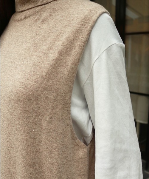 TODAYFUL（トゥデイフル）の「スリーブレスタートルニットドレス