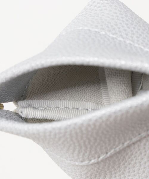 HIGHTIDE（ハイタイド）の「Grains de sable ミニケース コインケース 小銭入れ ポーチ（コインケース・レディース・グレー/ネイビー/キャメル・FREE）」の5枚目の写真