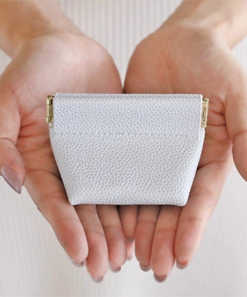 HIGHTIDE（ハイタイド）の「Grains de sable ミニケース コインケース 小銭入れ ポーチ（コインケース・レディース・グレー/ネイビー/キャメル・FREE）」の13枚目の写真