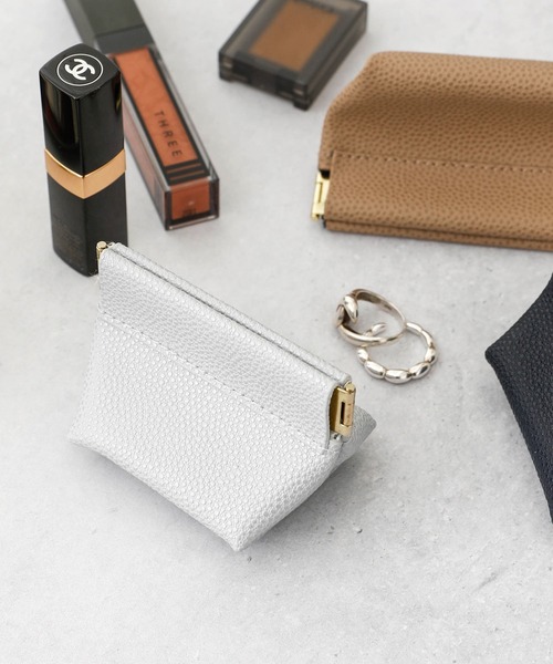 HIGHTIDE（ハイタイド）の「Grains de sable ミニケース コインケース 小銭入れ ポーチ（コインケース・レディース・グレー/ネイビー/キャメル・FREE）」の16枚目の写真